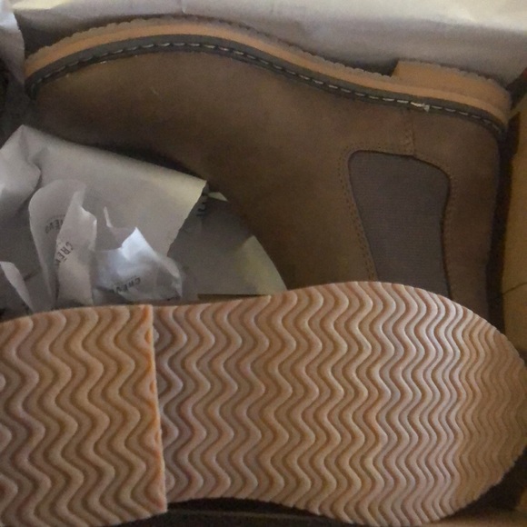 Boys boots (style like Dad) - Picture 2 of 5